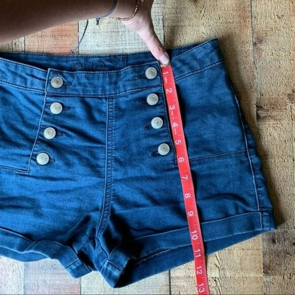 Rue 21 women's size 5/6 high waisted stretch bootie shorts with front buttons - Picture 3 of 8